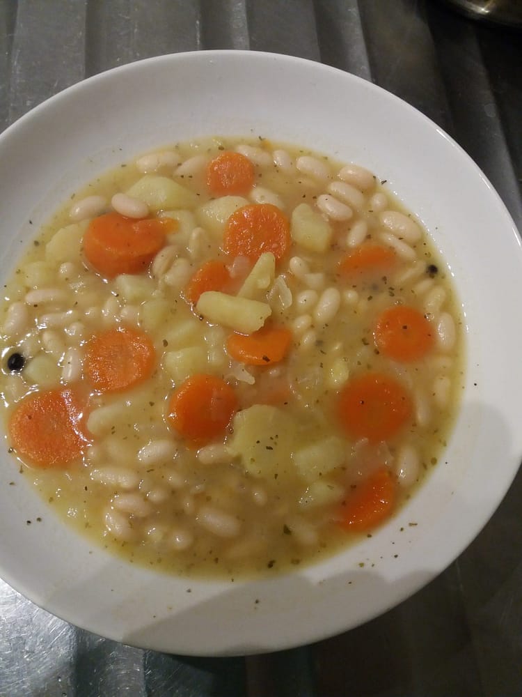 zupa fasolowa z ziemniakami