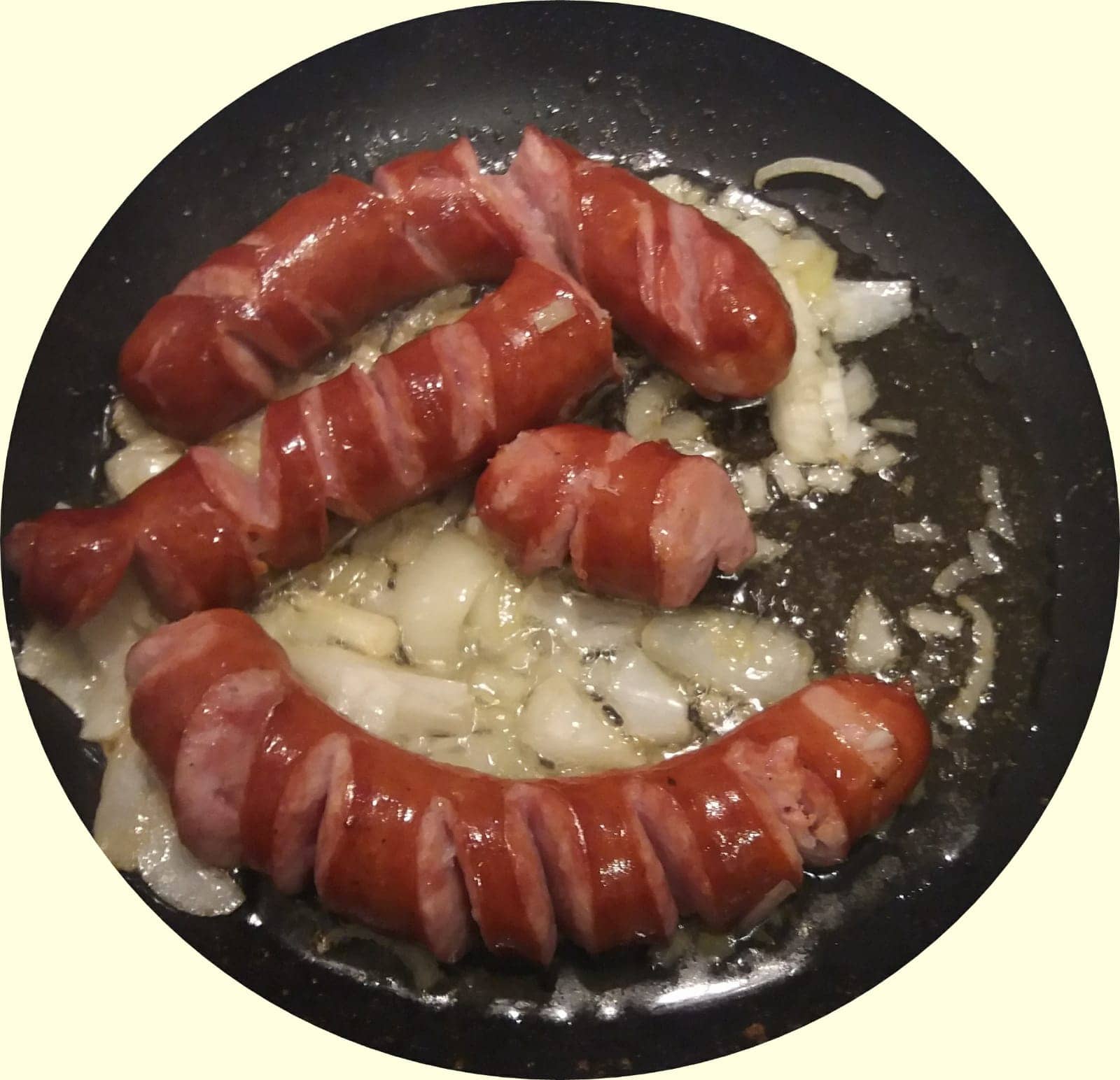 kiełbasa smażona z cebulą kiełbasa smażona z cebulą
